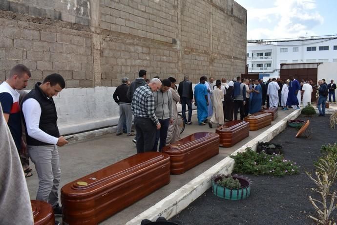 Celebran el funeral de los migrantes fallecidos en
