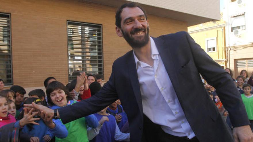 Jorge Garbajosa, en un colegio de Burjassot.