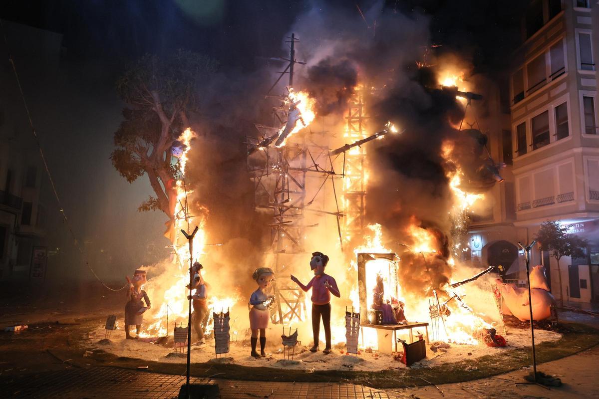 Emotiva Cremà de las Fallas de Burriana 2026