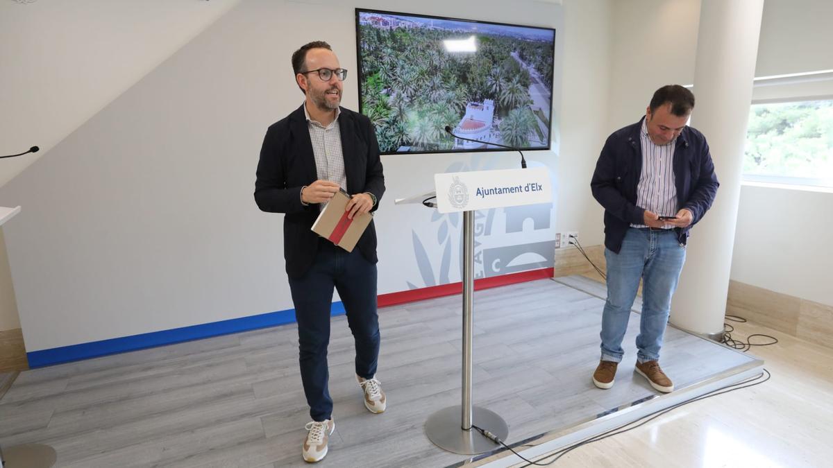 Héctor Díez y Ramón Abad, este martes en el Ayuntamiento de Elche