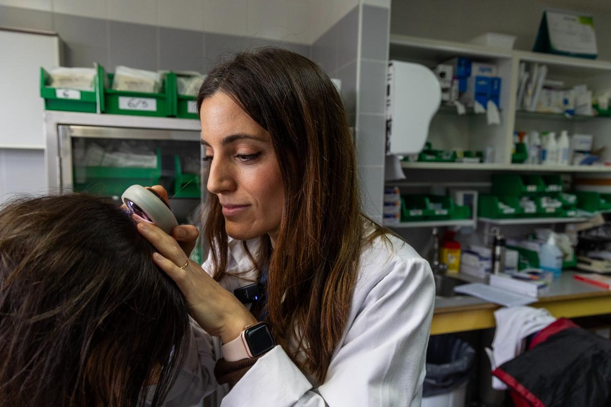 Una de cada cuatro jóvenes sufre excesiva caída del cabello y los peinados tirantes son una de las causas n Una de cada cuatro jóvenes sufre excesiva caída del cabello y los peinados tirantes son una de las causas n