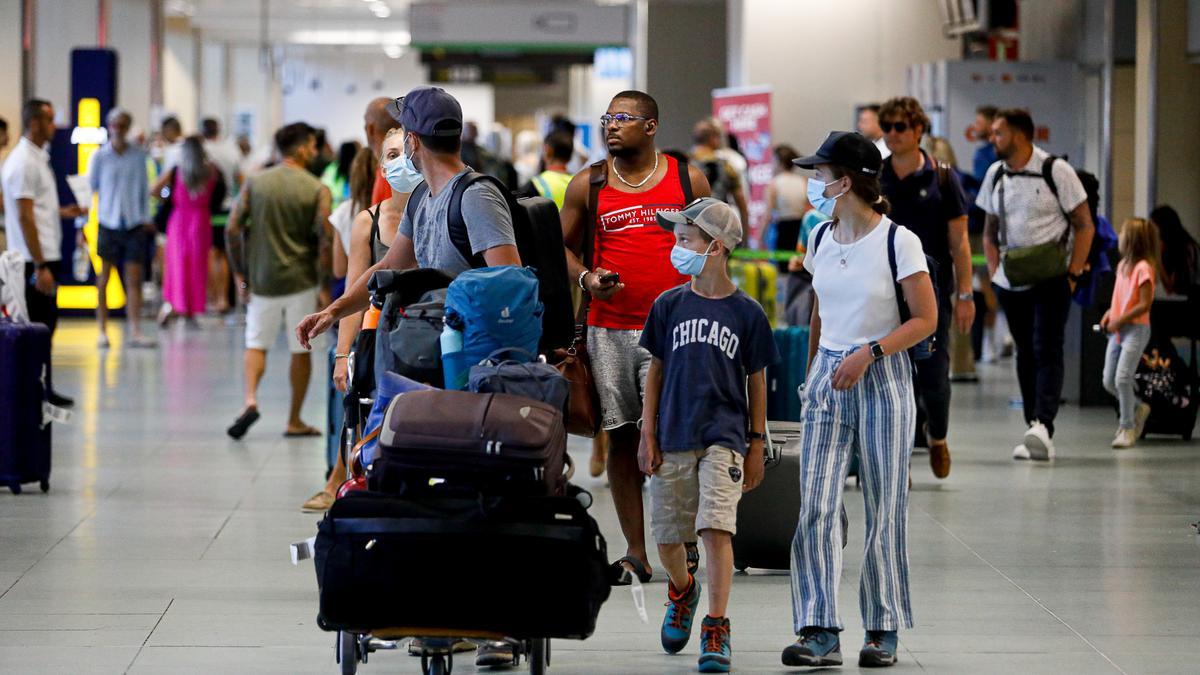 Pasajeros en el aeropuerto el pasado verano.