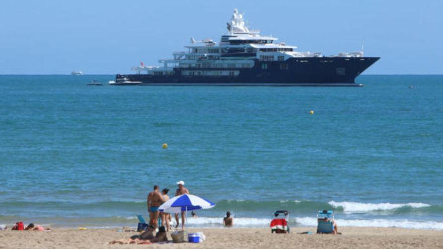 El Ulysses en la costa de Cullera