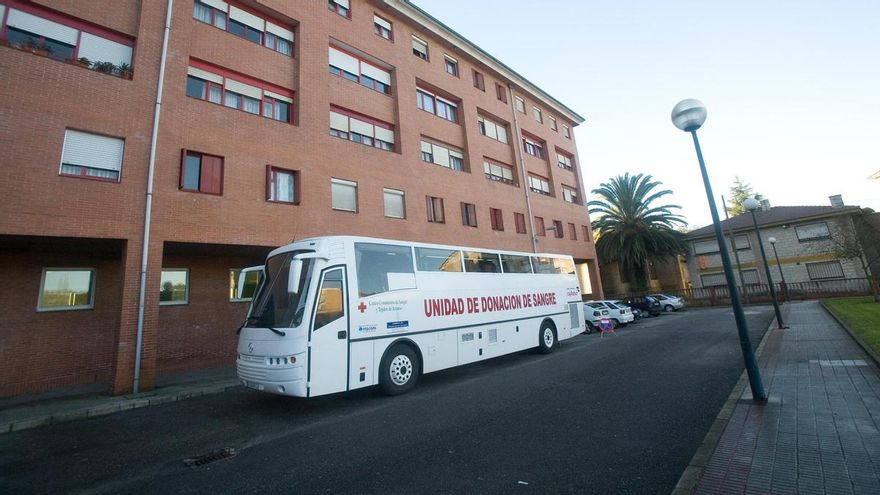 El autobús de la campaña de donación de sangre llega a Sama