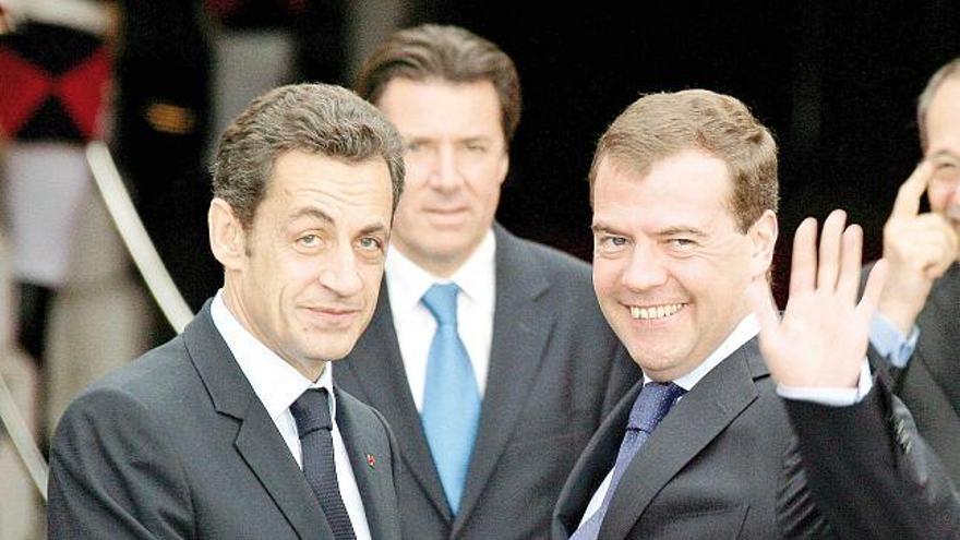 Sarkozy y Medvédev, ayer en la cumbre de Niza.