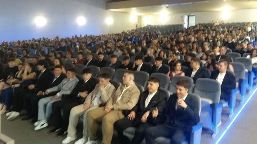 Asistentes a la graduación.