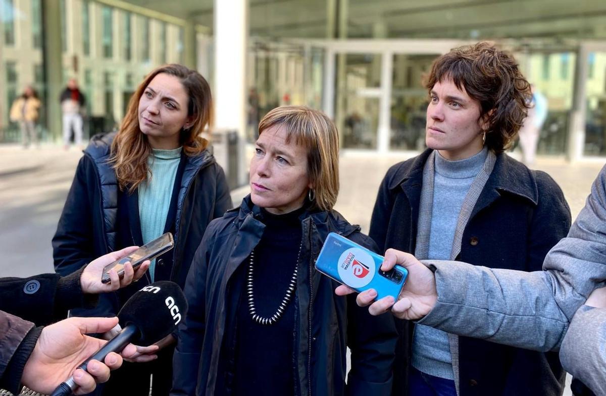 Cinc dones activistes es querellen per abusos sexuals contra el policia infiltrat en moviments socials de Sant Andreu Cinc dones activistes es querellen per abusos sexuals contra el policia infiltrat en moviments socials de Sant Andreu