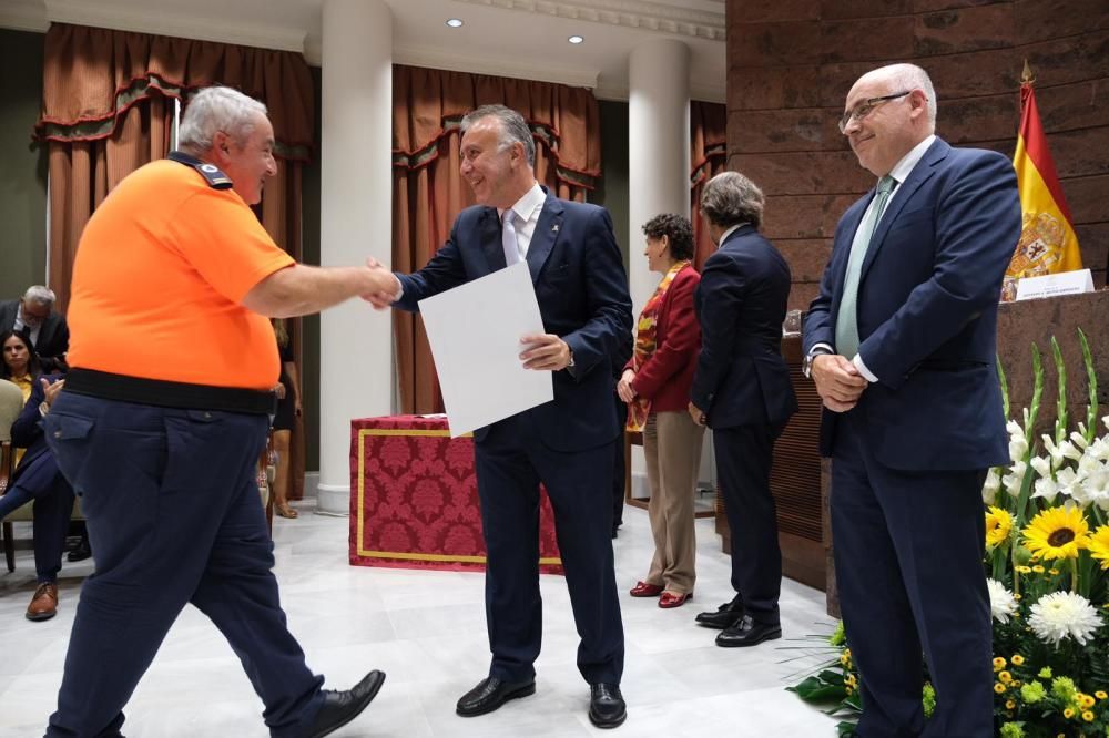 Homenaje en el Parlamento canario por el incendio