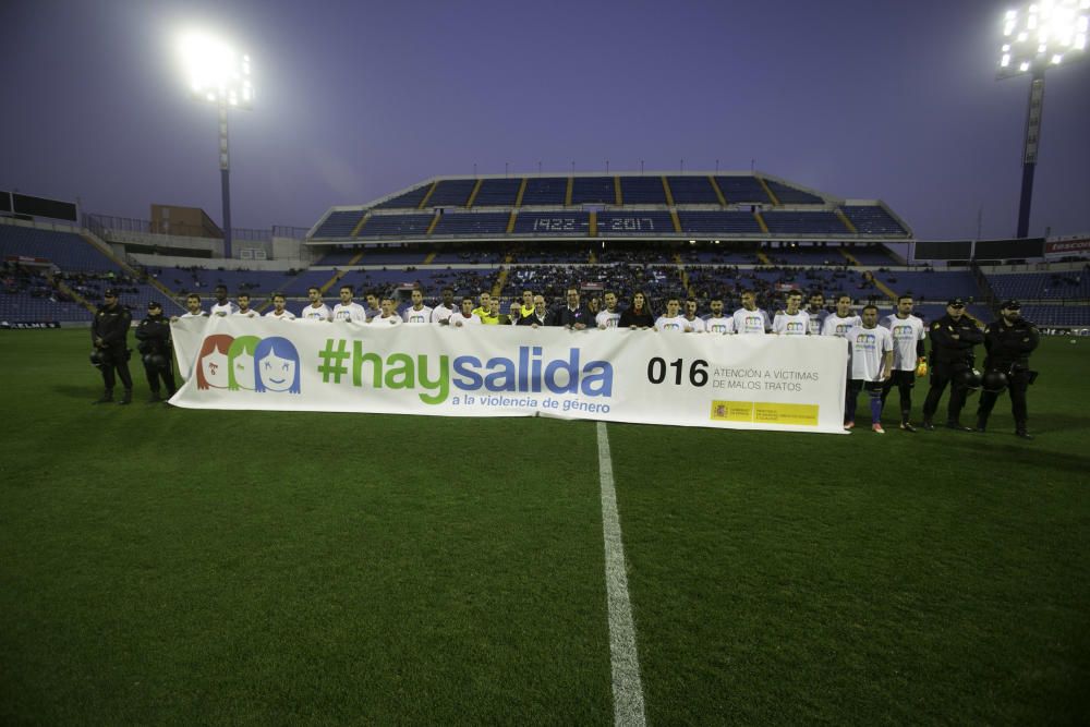 Dos errores del meta gaditano condenan al Hércules en su mejor partido de la temporada.