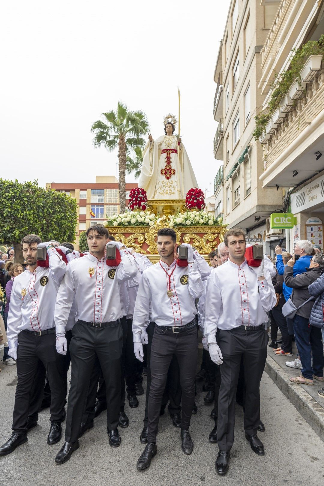 Bendición y procesión de Las Palmas en Torrevieja de Domingo de Ramos en la Semana Santa 2024