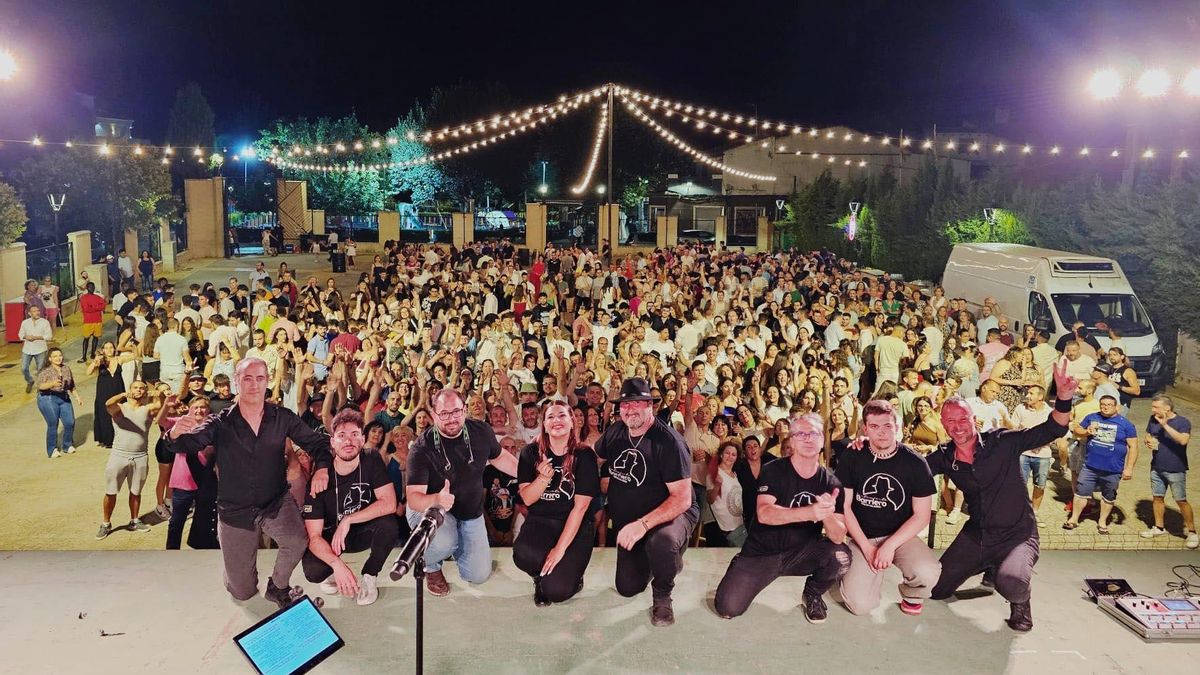 Grupo 'Sentimiento Barriero', tras una actuación reciente.