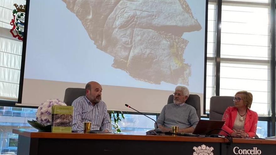 Suárez Otero: “Era necesario estudiar con detalle los petroglifos de barcos en Moaña”