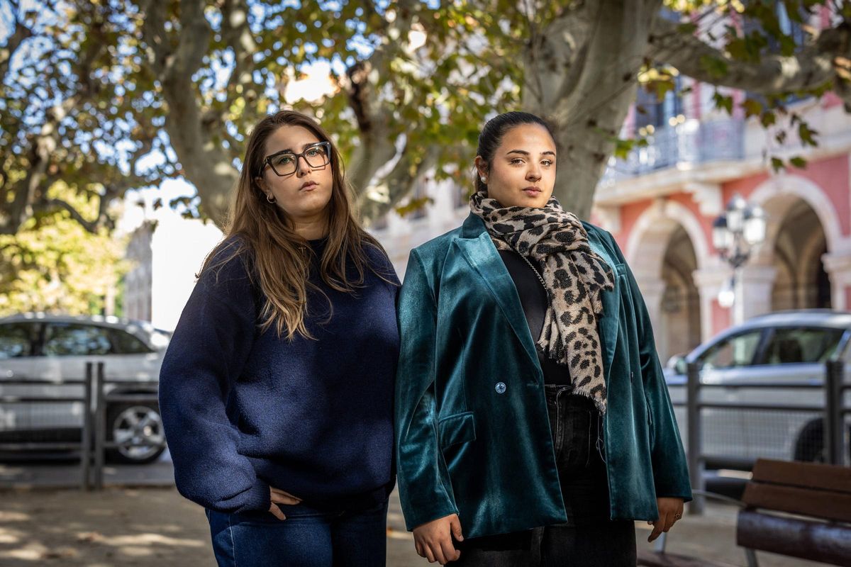 Ainhoa Rojo y Ana Heredia, este martes en el Parlament de Catalunya. Ainhoa Rojo y Ana Heredia, este martes en el Parlament de Catalunya.