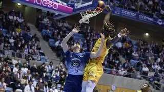 Khalifa Diop y Chris Jones se acercan a la Fonteta