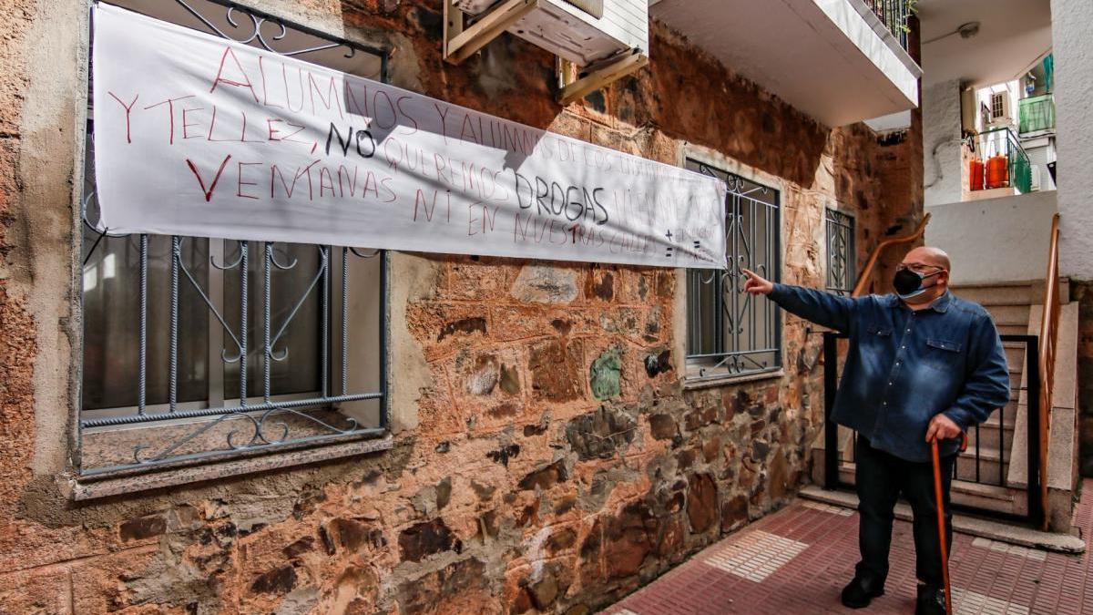 «El olor a porro no me deja abrir las ventanas»