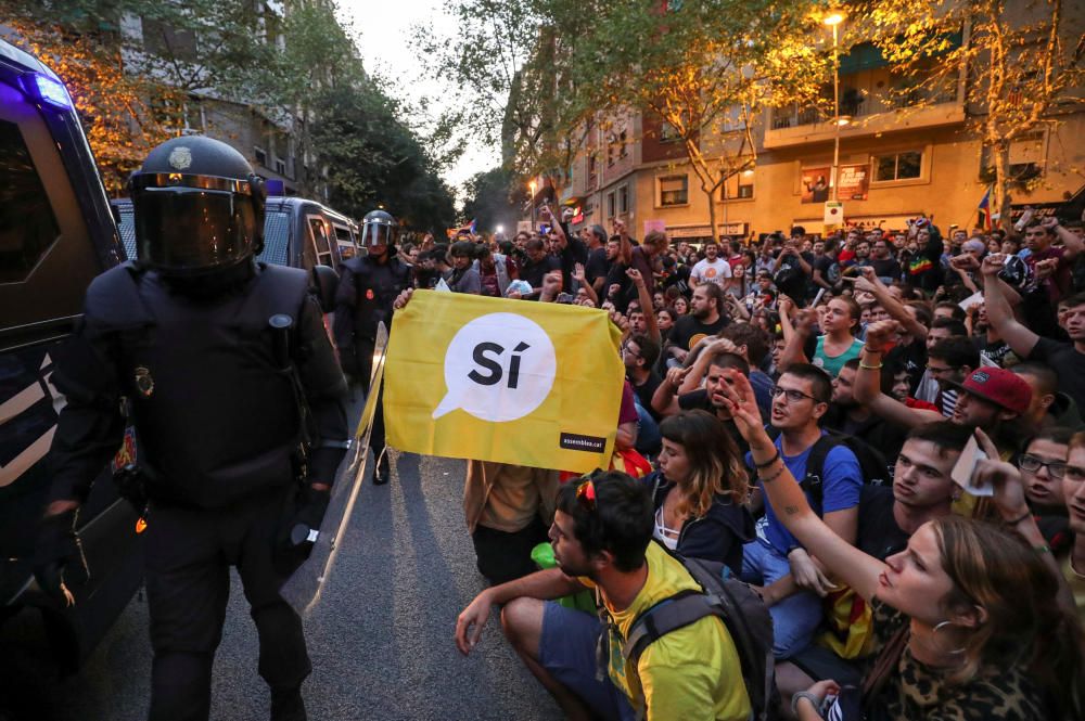 Imatges dels manifestants que han sortit als carrers de Barcelona, ja de tarda.