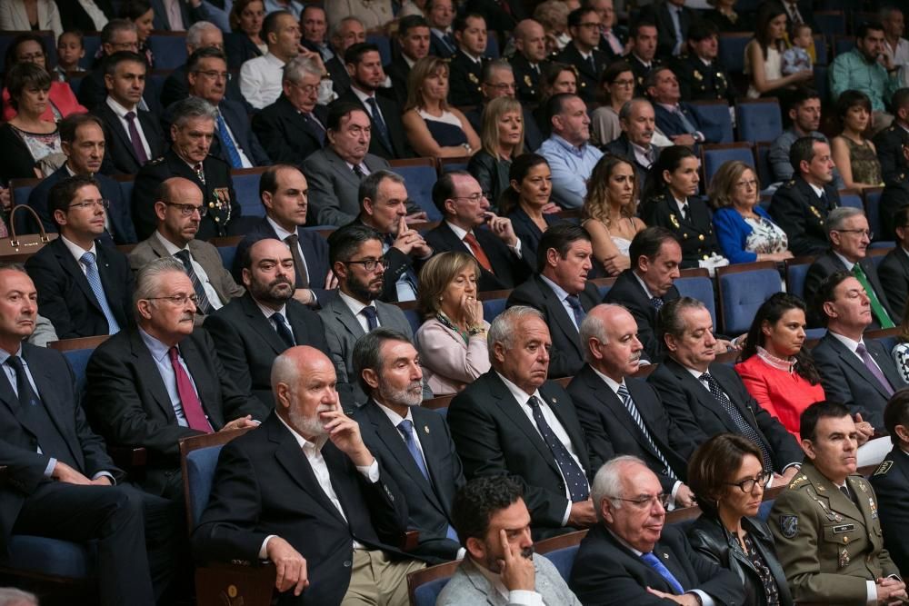 Entrega de medallas a Los Santos Ángeles Custodios en Oviedo