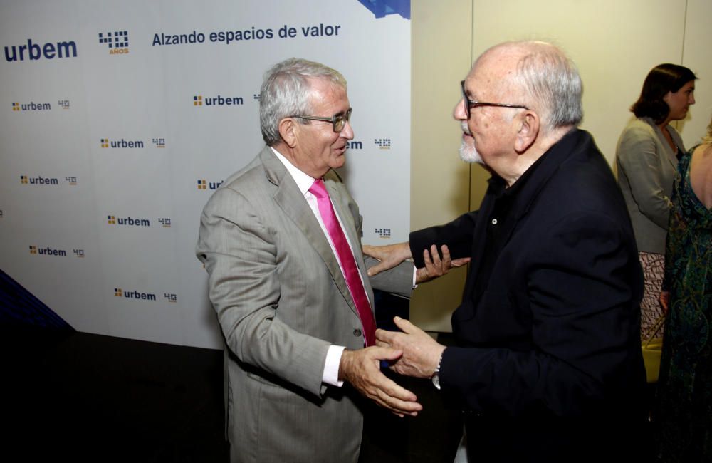 Algunos de los asistentes al 40º aniversario de Urbem.