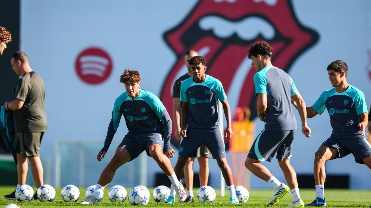 Marc Guiu, Lamine Yamal, Héctor Fort y Pau Cubarsí, en el entrenamiento previo al Barça - Shakhtar