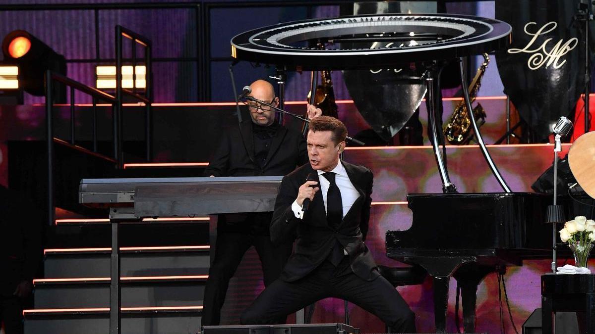 Luis Miguel alarga su leyenda en A Coruña