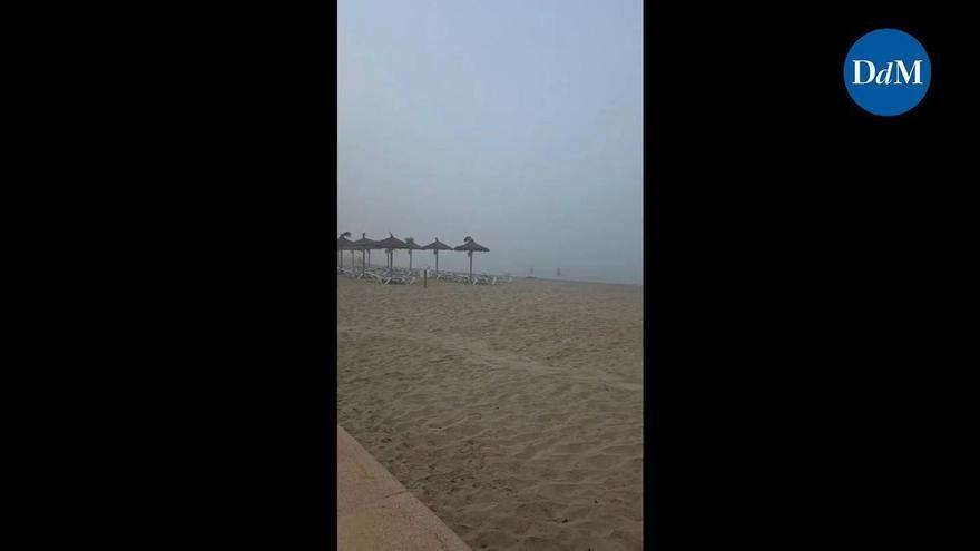La niebla cubre la bahía de Palma
