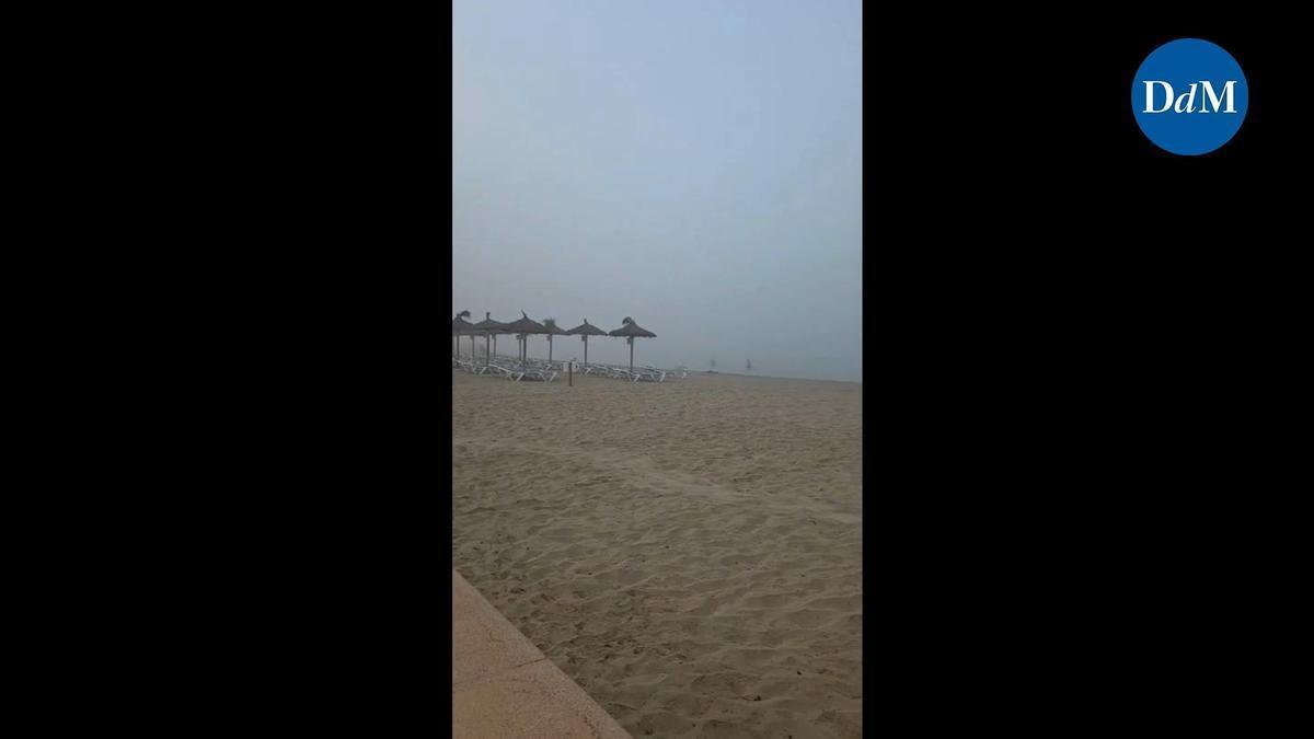 La niebla cubre la bahía de Palma