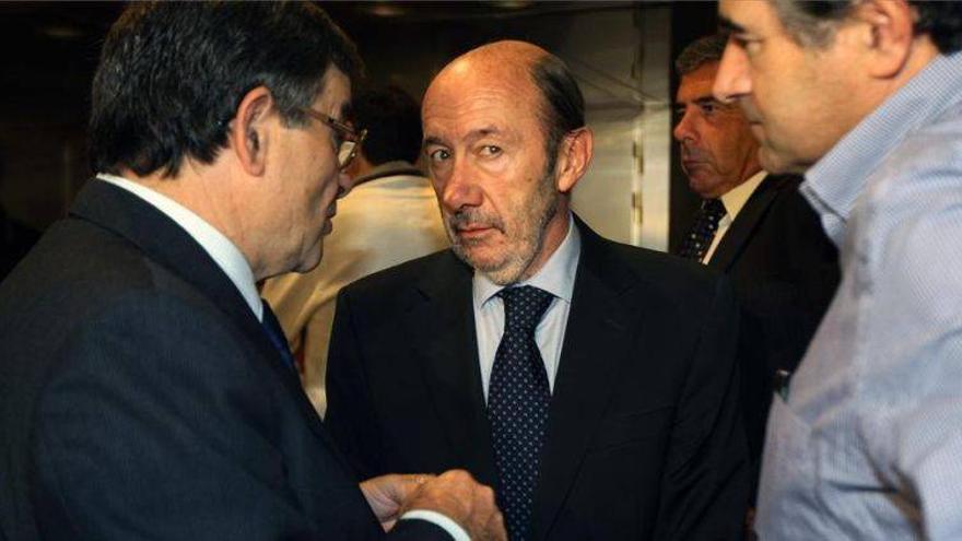 El PSOE cierra filas con Rubalcaba, aunque acelerará su renovación ideológica