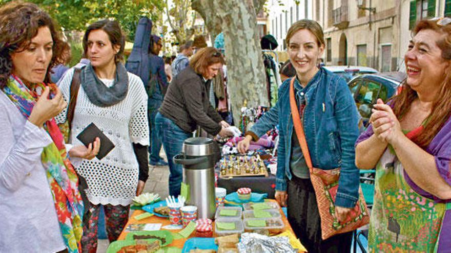 Sant Rescat ayer mostró un atuendo austero propio del otoño: sin disfraz y con una rama de hojas secas.