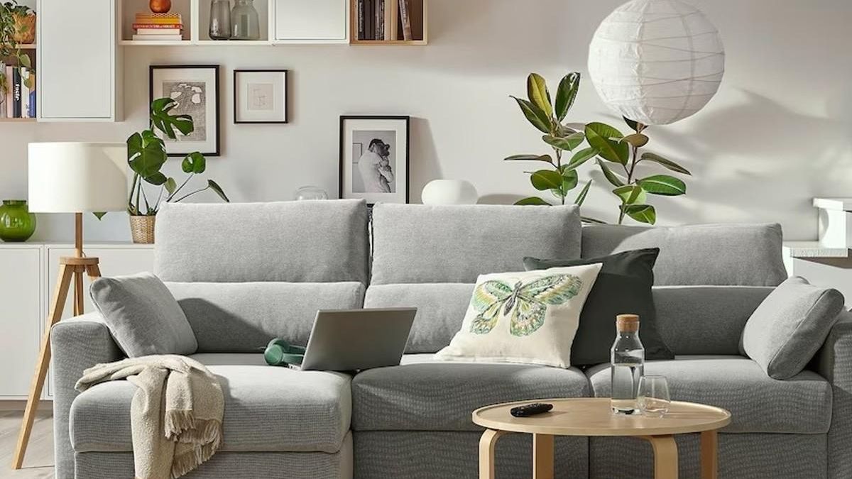 Este es uno de los sofás más vendidos de Ikea y es más barato que nunca.