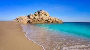 La playa del Torn, de lHospitalet de lInfant (Baix Camp) es una de las que mantiene la bandera azul este 2026.