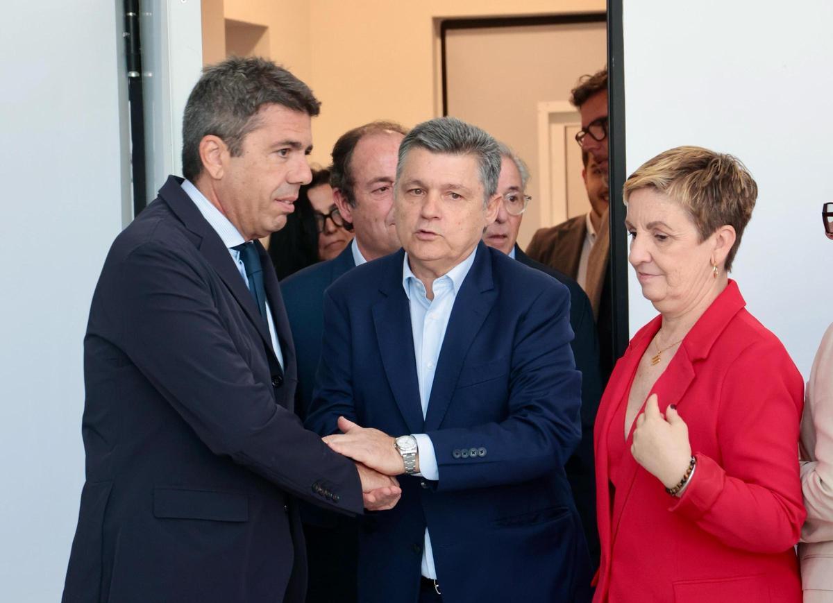 Visita de Mazón al Parque Empresarial L'Espartal III en Xixona