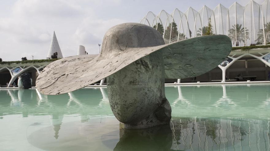 Escultura &#039;La Pamela&#039; de Valdés en el lago del Príncipe Felipe