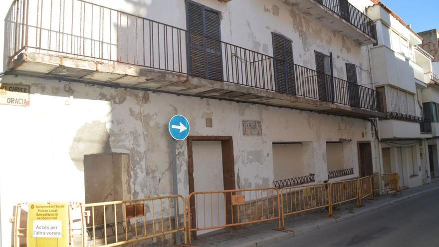 L’antic Hostal Riera està en fase de rehabilitació després d’un llarg abandonament.  | SANTI COLL