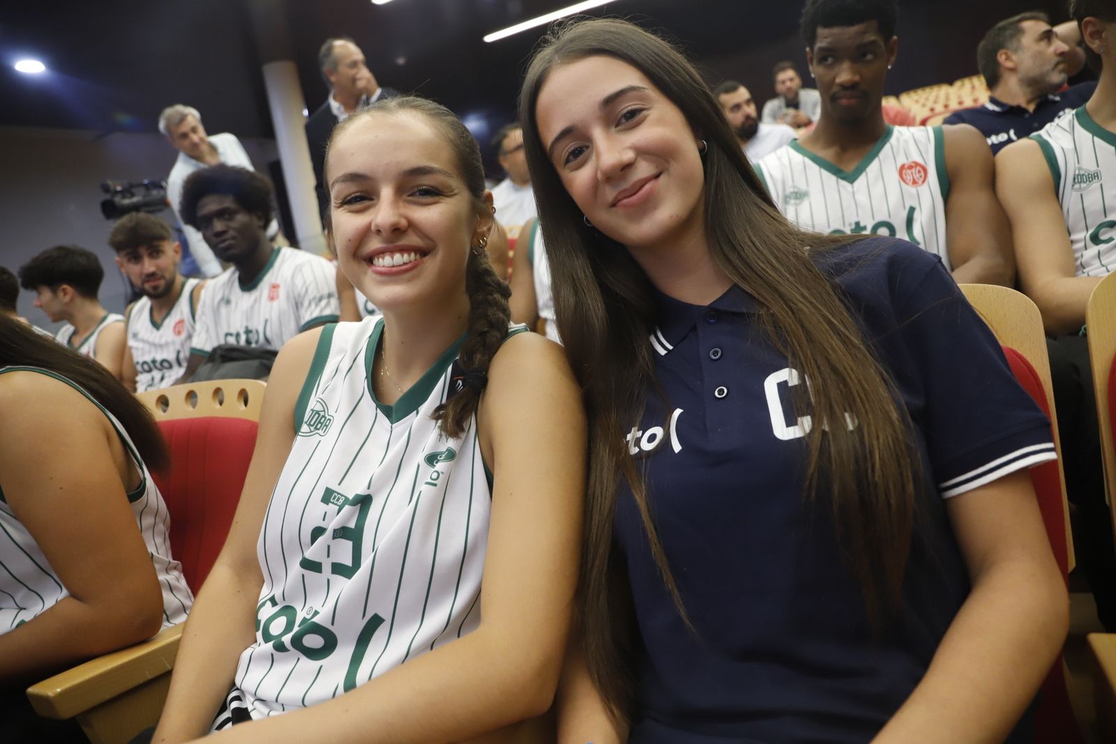 La puesta de largo de los equipos del Coto Córdoba de Baloncesto en imágenes