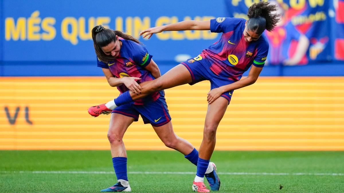 Kika Nazareth y Sydney Schertenleib celebran un gol del Barça contra el Sevilla