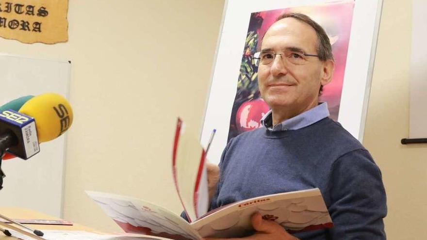 El delegado episcopal de Cáritas Zamora, Antonio Jesús Martín de Lera, en la rueda de prensa.