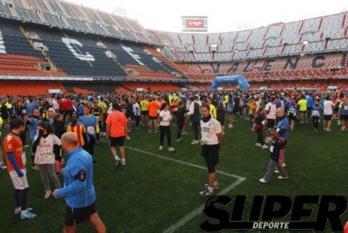 Búscate en la meta de Mestalla