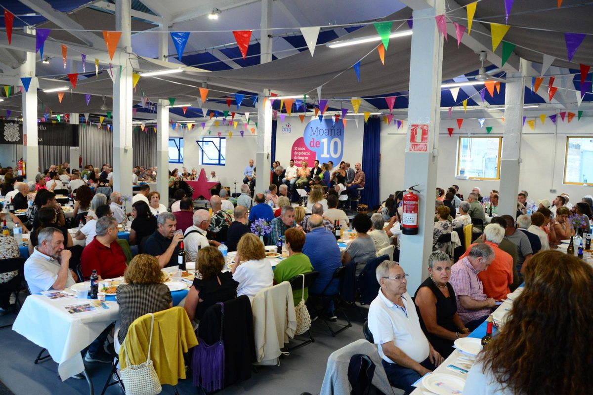 Unas 300 personas participaron en la cena.