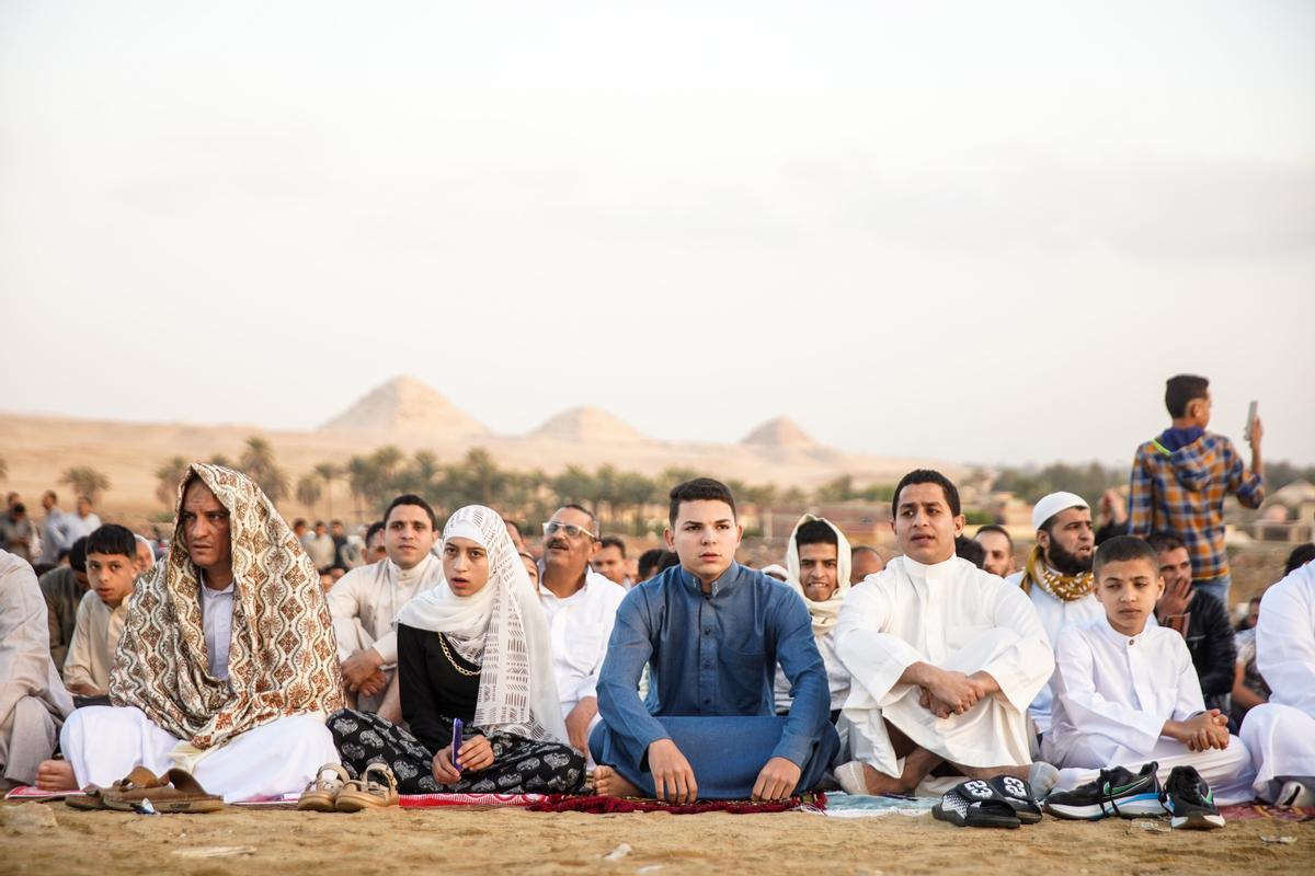 Los musulmanes celebran el fin del Ramadán. Fiesta del Eid al-Fitr en Egipto.