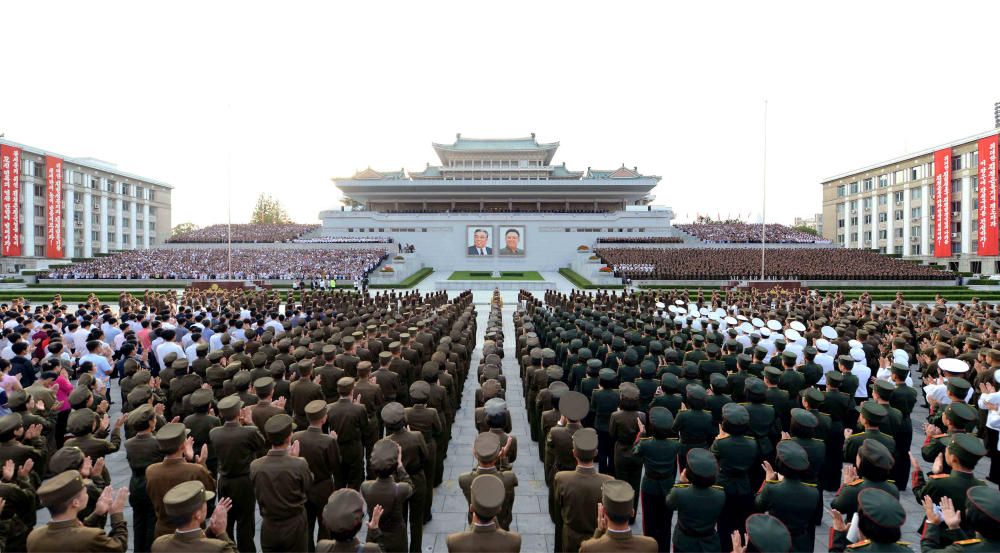 Una manifestación celebra el éxito de una reciente prueba nuclear en Pyongyang, Corea del Norte.