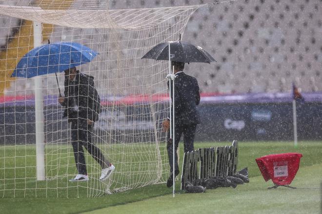 La intensa tormenta que cae sobre Barcelona. Así está el Estadi Olímpic de Montjuic, en imágenes.