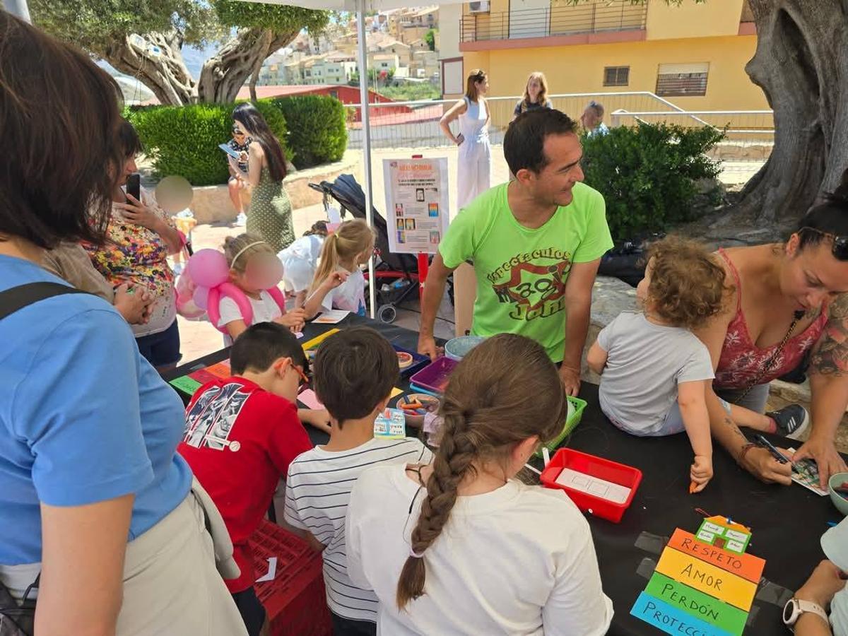 Gran fiesta Día Internacional las Familias Polop de la Marina (4)