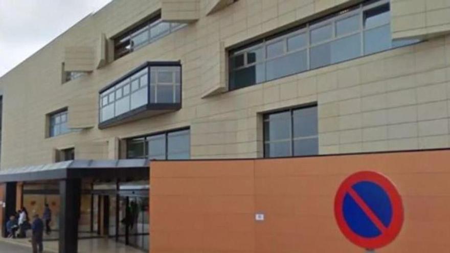 Un hombre de 44 años, en estado grave tras colisionar contra una rotonda en Fuerteventura