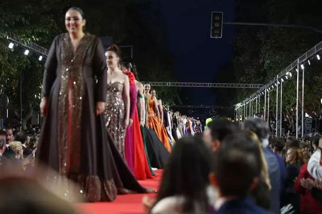 Las 79 aspirantes a Bellea del Foc brillan en la Gala de Candidatas