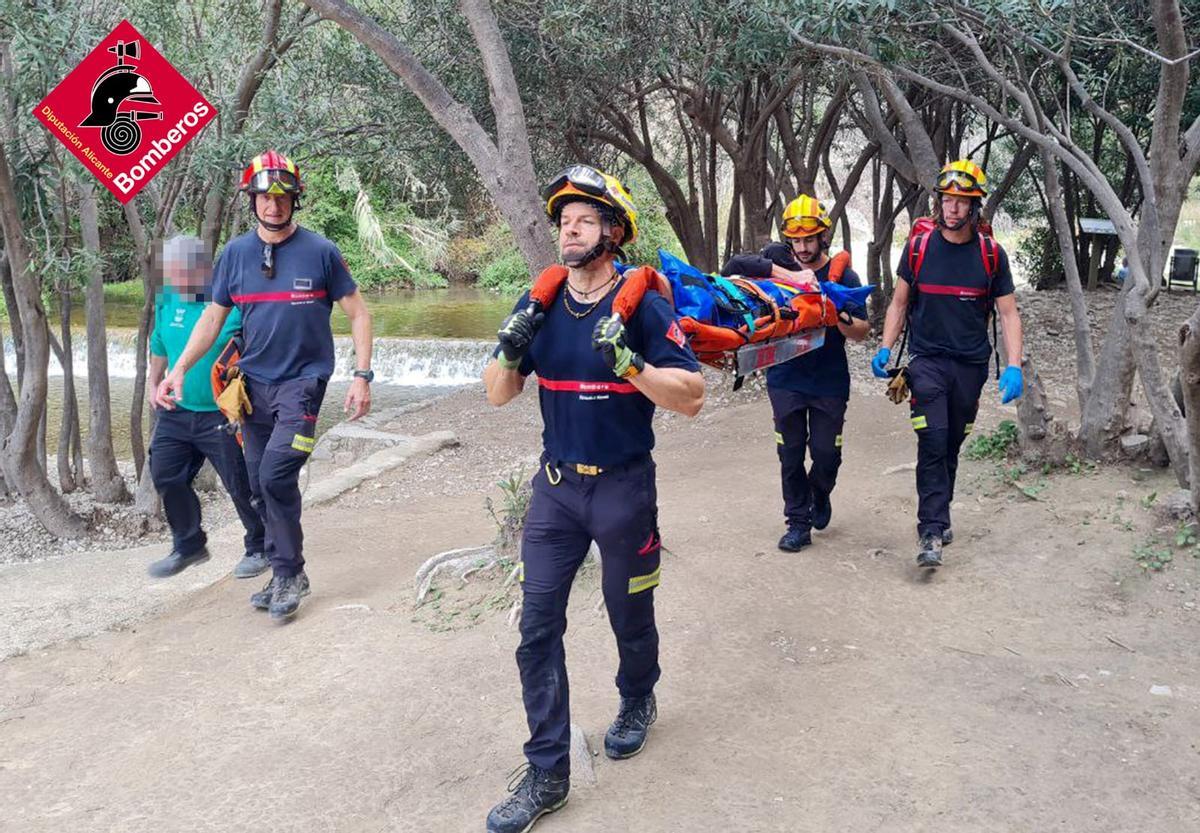 Bomberos rescatan a una mujer en las Fuentes del Algar