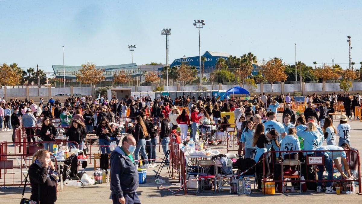 Una jornada marcada por las medidas anticovid, con menos trasiego de gente entre unas parcelas con una amplia distancia de seguridad. | TONY SEVILLA