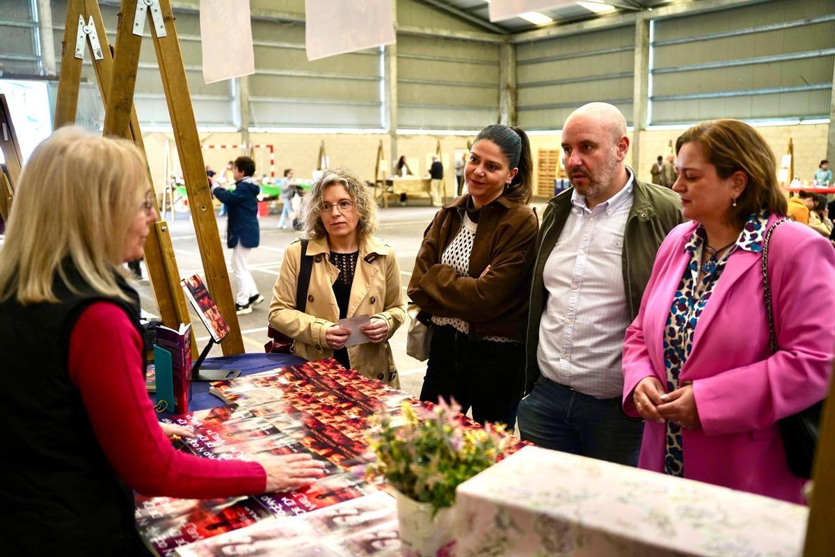 En imágenes: La Feria del Libro llena Navelgas en su sexta edición