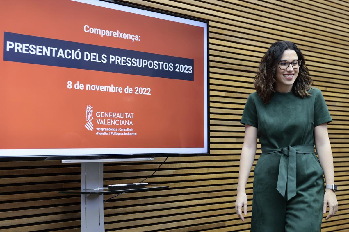 Aitana Mas llega a las Cortes Valencianas.