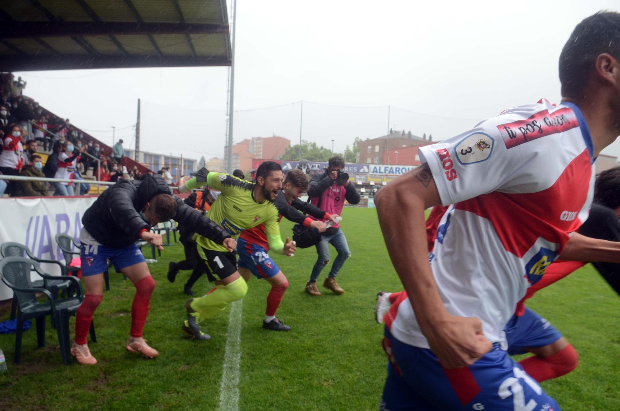 El Arosa reescribe su historia 28 años después con el ascenso a 2ª RFEF