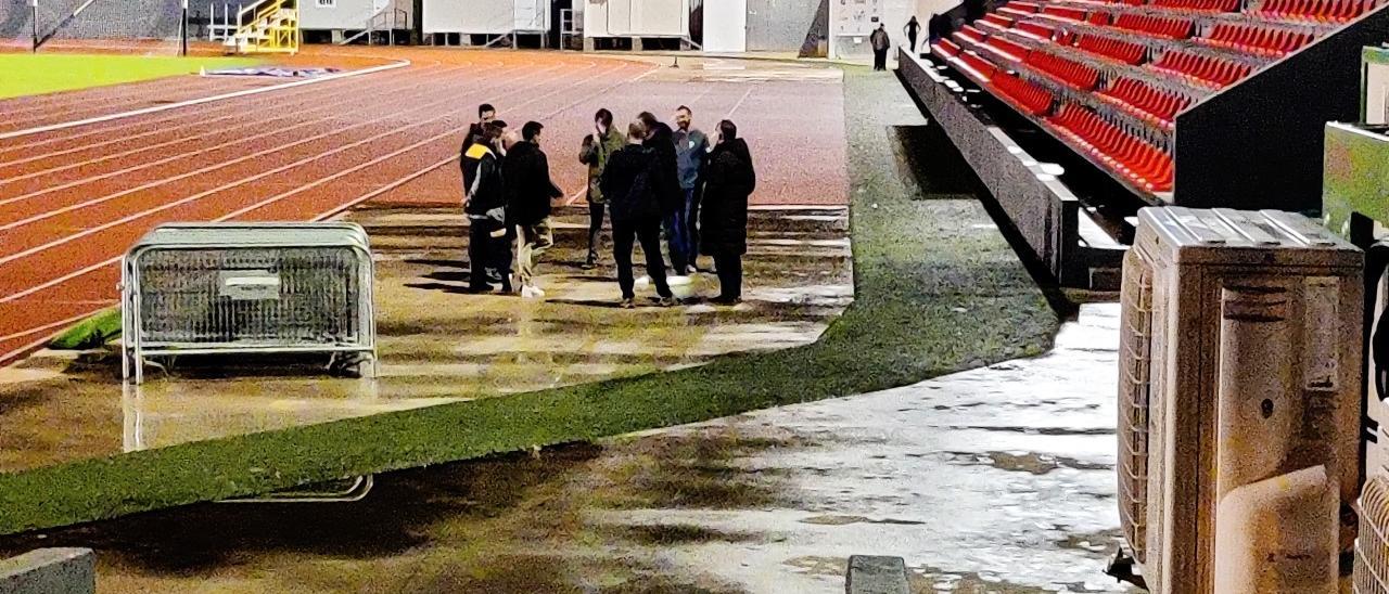 Imagen de la visita ayer de técnicos de la Federación española a Can Misses-3, con la presencia de técnicos del Patronato y personal de los clubes.